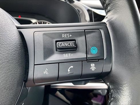 Used 2024 Nissan Pathfinder SV FWD image 17