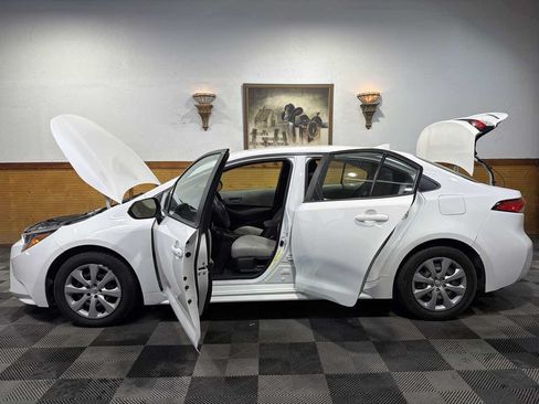 Used 2022 Toyota Corolla LE FWD image 13
