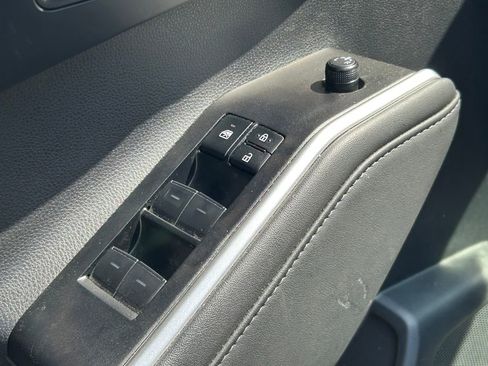 Used 2025 Toyota Highlander LE image 24