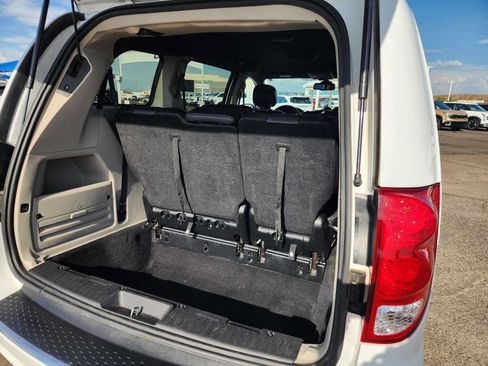 Used 2020 Dodge Grand Caravan SXT FWD image 15