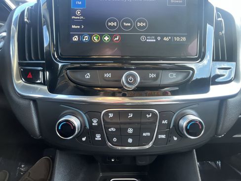 Certified 2023 Chevrolet Traverse LT image 11