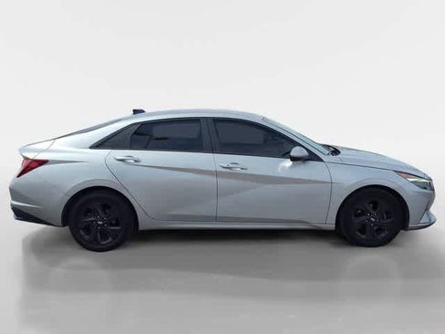Certified 2021 Hyundai Elantra SEL w/ Convenience Package FWD image 6