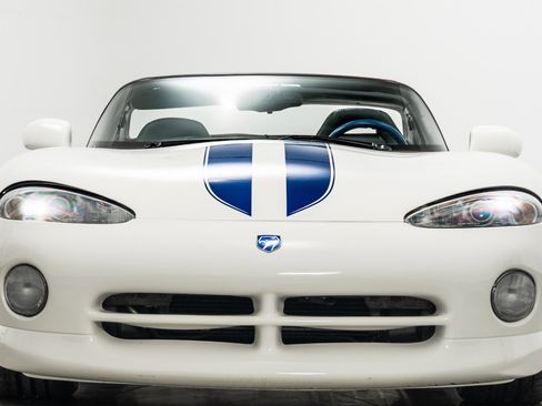 Used 1996 Dodge Viper RT/10 image 4