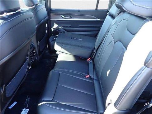 New 2025 Jeep Grand Cherokee L Limited w/ Luxury Tech Group II image 10