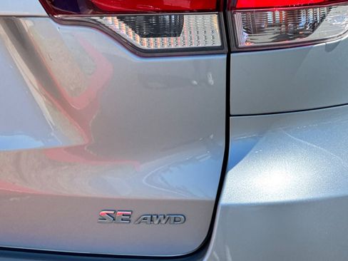 Used 2019 Toyota Highlander SE AWD/4WD image 32
