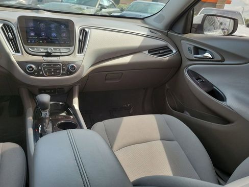 Used 2025 Chevrolet Malibu LT FWD image 13