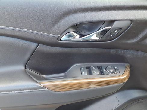 Used 2023 GMC Acadia SLE image 16