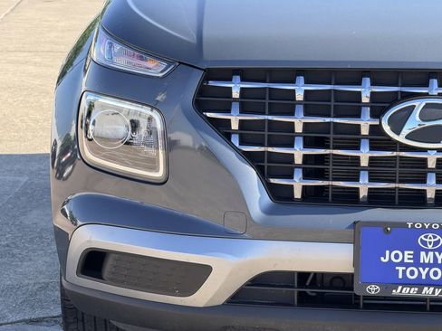 Used 2025 Hyundai Venue SEL FWD image 5
