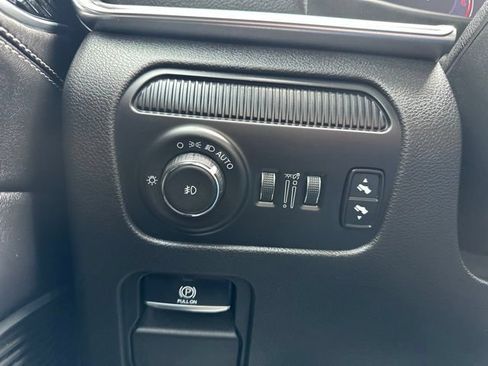 Used 2023 Jeep Wagoneer Series II RWD image 32