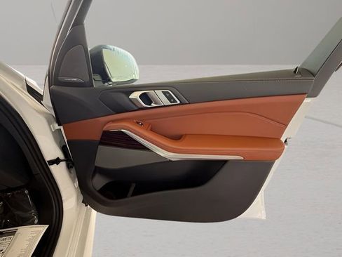 Used 2026 BMW X5 sDrive40i w/ M Sport Package image 29