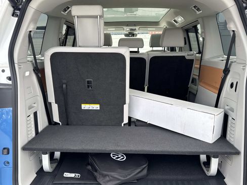 Certified 2025 Volkswagen ID. Buzz 1st Edition RWD image 5