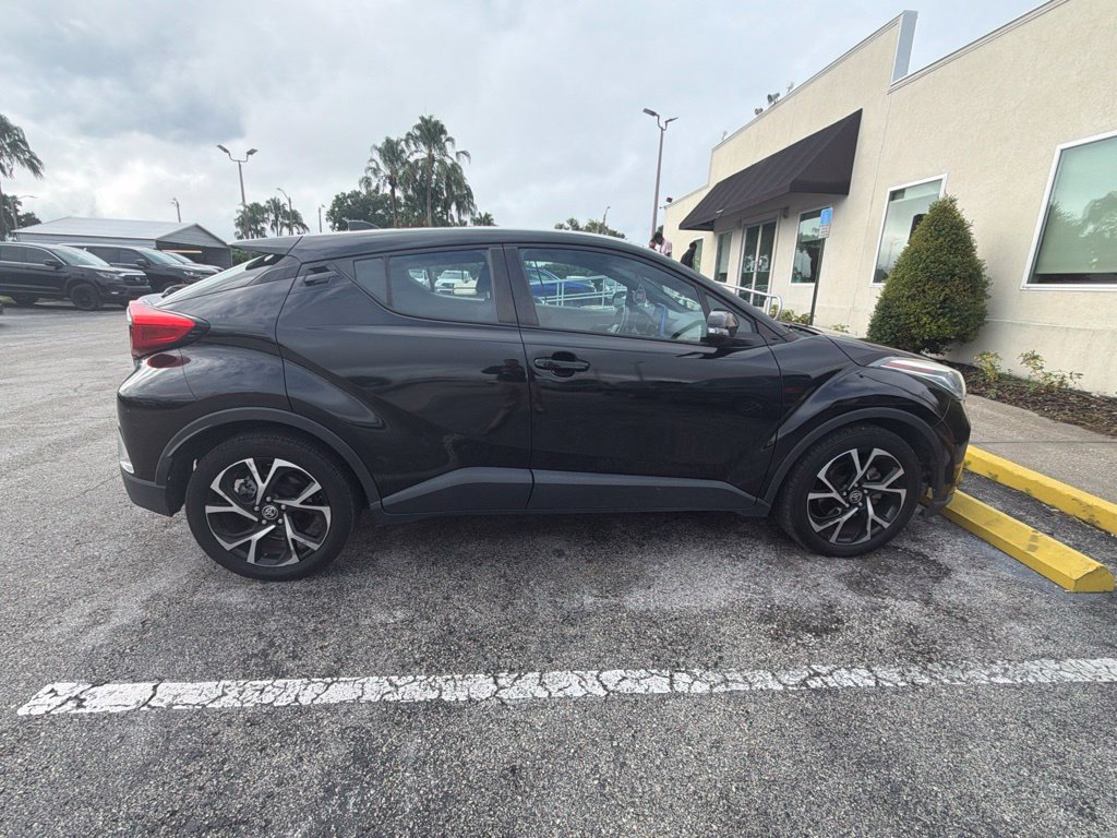 Used 2022 Toyota C-HR XLE FWD image 1