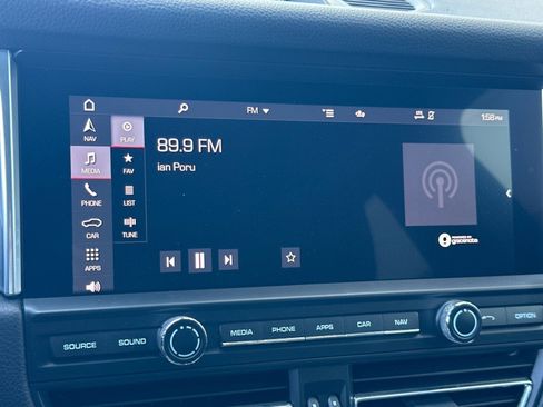 Certified 2021 Porsche Macan image 18