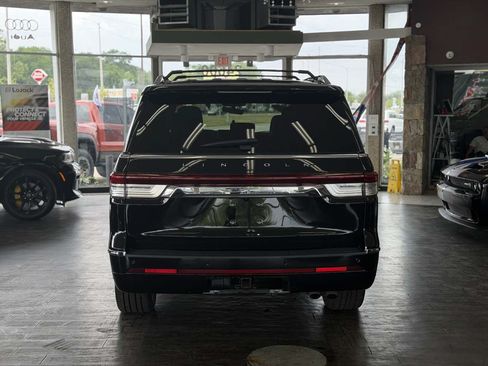 Used 2024 Lincoln Navigator Reserve AWD/4WD image 8