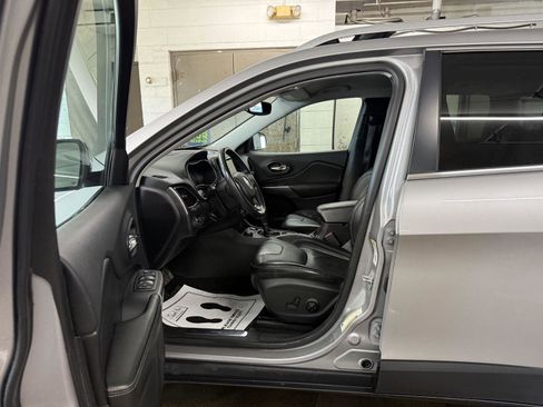 Used 2019 Jeep Cherokee Limited AWD/4WD image 13