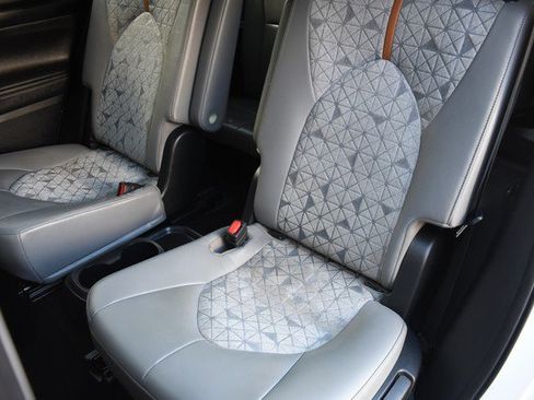 Certified 2023 Toyota Highlander Bronze Edition image 23