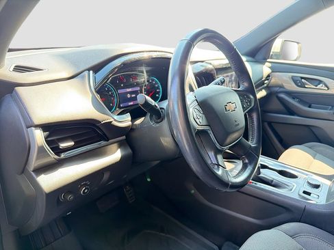 Used 2022 Chevrolet Traverse LT FWD image 7