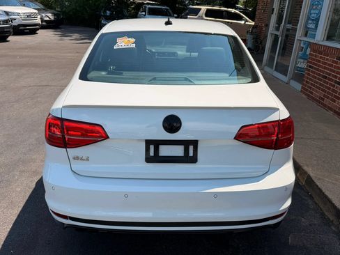 Used 2018 Volkswagen Jetta GLI FWD image 3