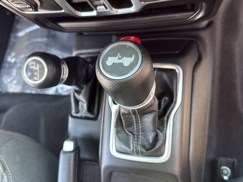 Used 2025 Jeep Wrangler Unlimited Sahara AWD/4WD image 20