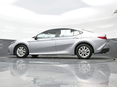 Used 2025 Toyota Camry LE image 27