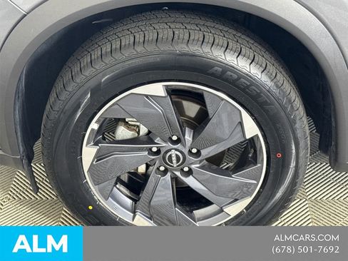 Used 2025 Nissan Rogue SV image 15