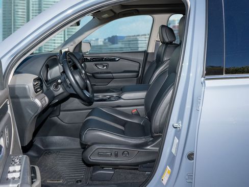 Certified 2023 Honda Pilot Touring image 19