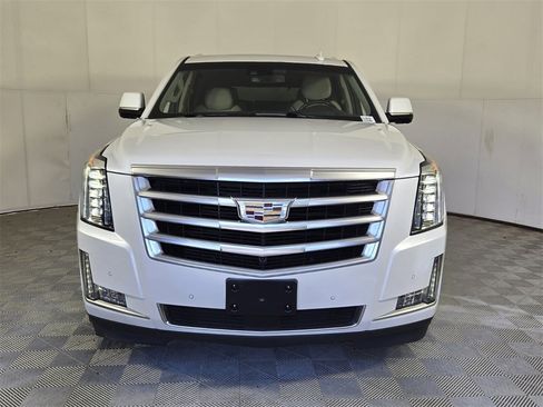 Used 2016 Cadillac Escalade Premium image 3