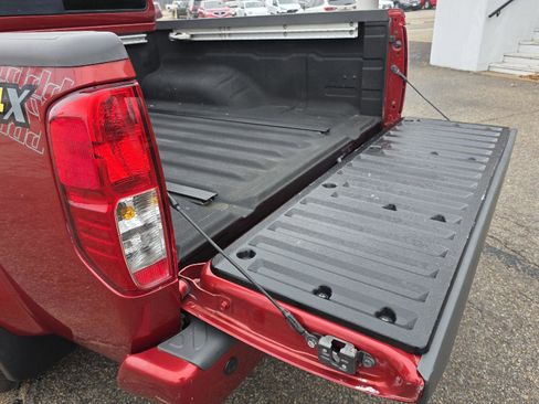 Used 2018 Nissan Frontier PRO-4X image 33