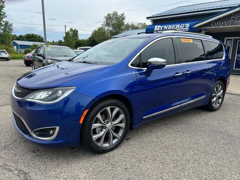 Used 2019 Chrysler Pacifica Limited w/ Tire & Wheel Group FWD image 1