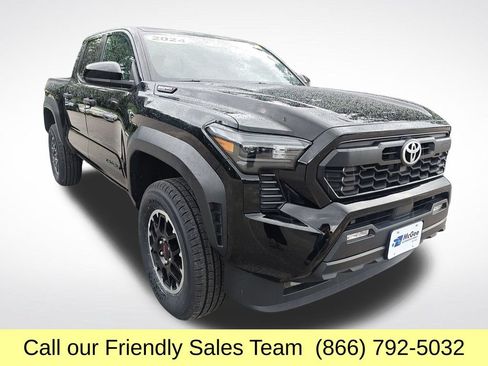 Certified 2024 Toyota Tacoma TRD Off-Road AWD/4WD image 9