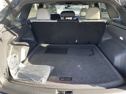 New 2026 Volkswagen Atlas Cross Sport SEL Premium R-Line image 9