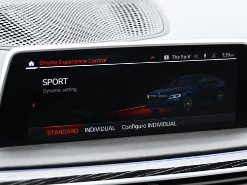 Used 2022 BMW 750i xDrive w/ Executive Package image 17