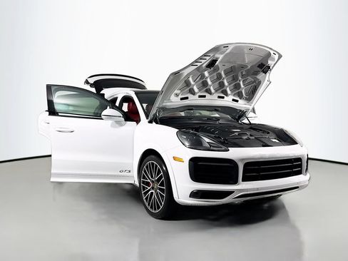Used 2022 Porsche Cayenne GTS AWD/4WD image 26