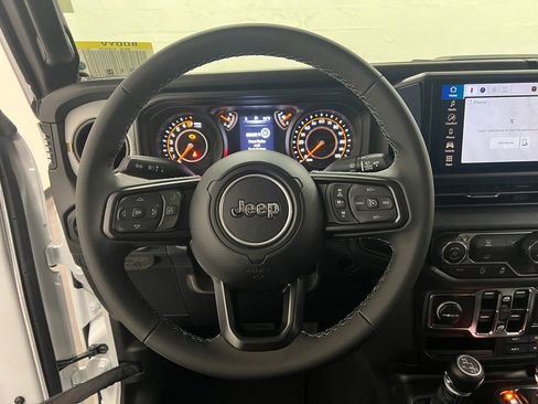 New 2025 Jeep Gladiator Sport AWD/4WD image 17
