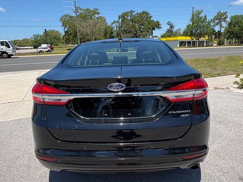 Used 2017 Ford Fusion SE w/ Fusion SE Technology Package FWD image 11