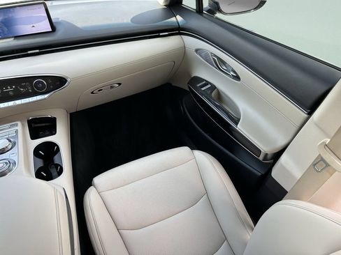 Used 2022 Genesis GV70 2.5T AWD/4WD image 21