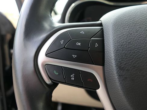 Used 2021 Jeep Grand Cherokee Laredo RWD image 14