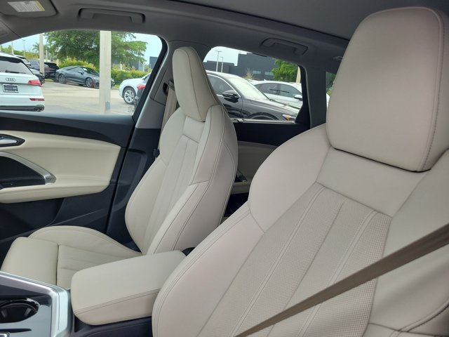 Certified 2025 Audi Q5 Premium Plus w/ Premium Plus AWD/4WD image 16
