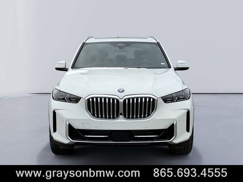 Used 2025 BMW X5 xDrive50e image 8