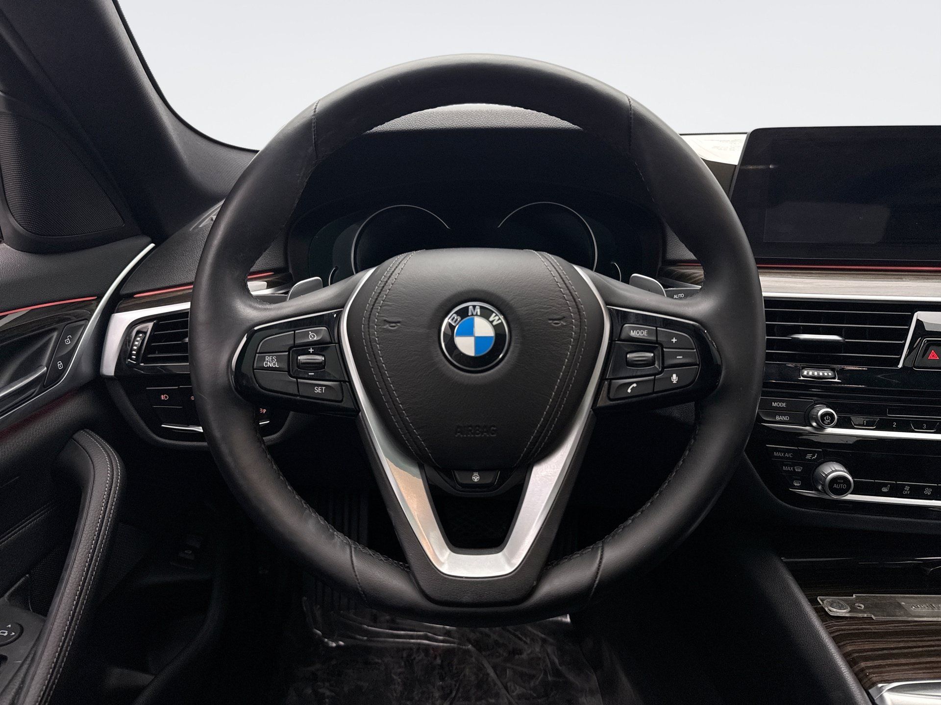 Used 2018 BMW 530i xDrive AWD/4WD image 12