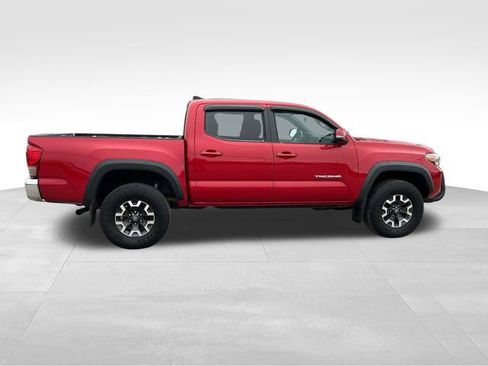 Used 2017 Toyota Tacoma TRD Off-Road image 6