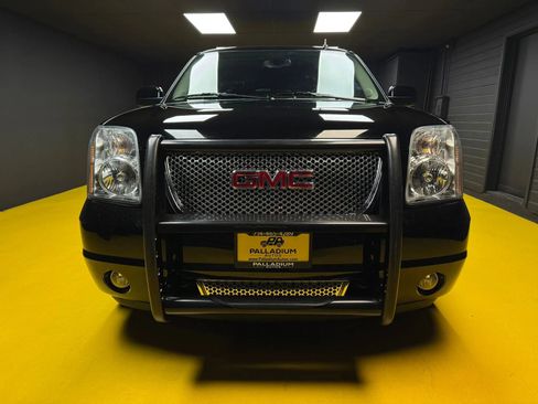 Used 2010 GMC Yukon XL Denali image 2