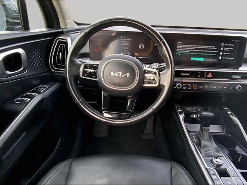 Used 2024 Kia Sorento S w/ Panoramic Sunroof Package FWD image 5