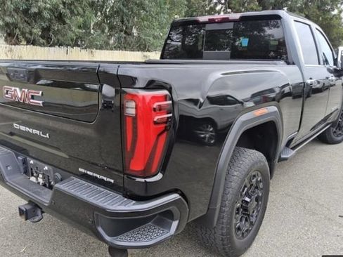 Used 2024 GMC Sierra 3500 Denali w/ Technology Package AWD/4WD image 5