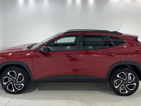 New 2026 Chevrolet Trax RS image 2