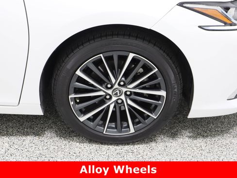 Used 2025 Lexus ES 350 w/ Premium Package image 5
