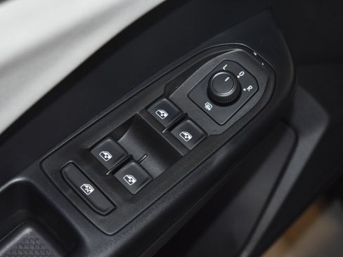 New 2026 Volkswagen Taos S image 4