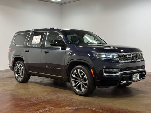Used 2024 Jeep Grand Wagoneer Series III w/ Rear Seat Video Group 1 AWD/4WD image 22