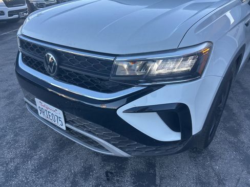 Used 2024 Volkswagen Taos SE image 12