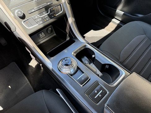 Used 2020 Ford Fusion SE FWD image 17